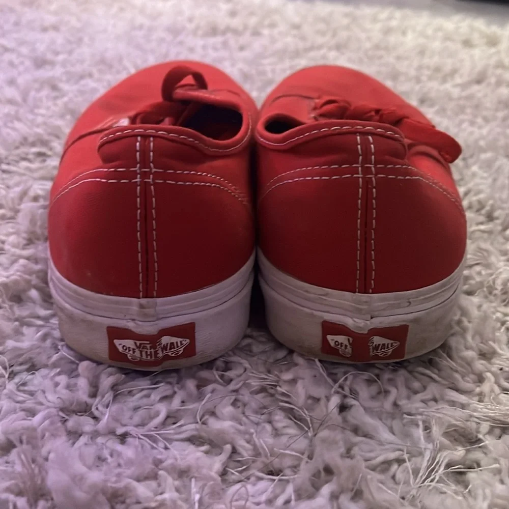Red vans - Picture 2 of 4